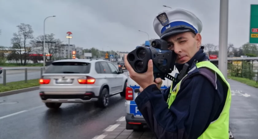 Nie zatrzymał się do kontroli drogowej, słono za to zapłacił