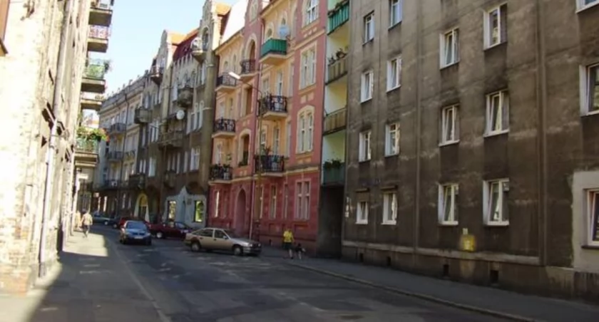 Na Pułaskiego, Joselewicza i Kredytowej kręcą film do serialu ,,Gra z cieniem’’ - utrudnienia w ruchu drogowym