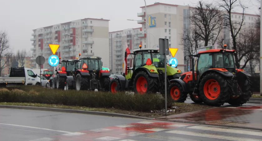 Sto kilkadziesiąt traktorów  wjechało do Kalisza