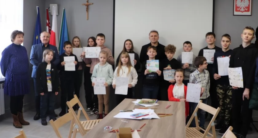 O fake newsach oraz pisaniu i rysowaniu komiksów – na spotkaniach z pisarzami w blizanowskiej bibliotece