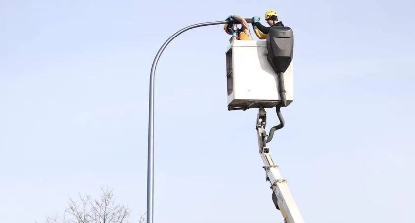 Będzie jaśniej, taniej i bezpieczniej. Trwa modernizacja oświetlenia ulicznego w naszym mieście 