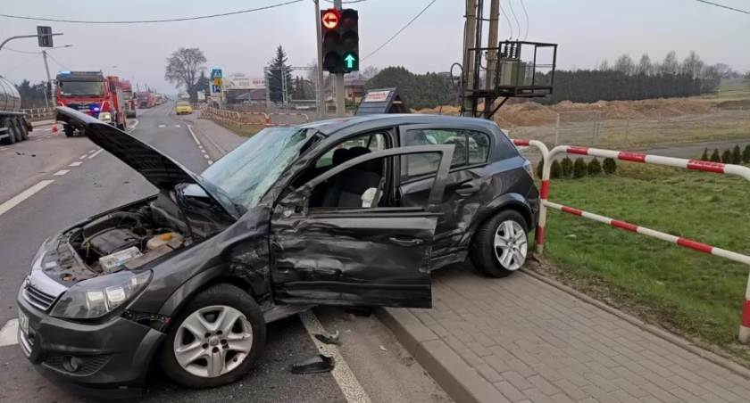 Ciężarówką wjechał na czerwonym świetle. Wypadek na skrzyżowaniu Łódzkiej i Okrąglickiej