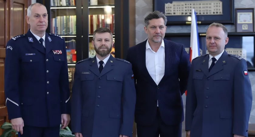 Bohaterski czyn porucznika Służby Więziennnej. Pan Andrzej Gałdusiński uratował tonącą kobietę 