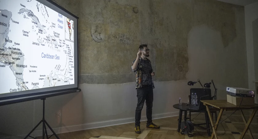 Piotrek Kilian “Pirat Dyplomata” – góral z Beskidów, który przypadkiem został piratem z Karaibów – znany podróżnik zawitał do Koźminka 
