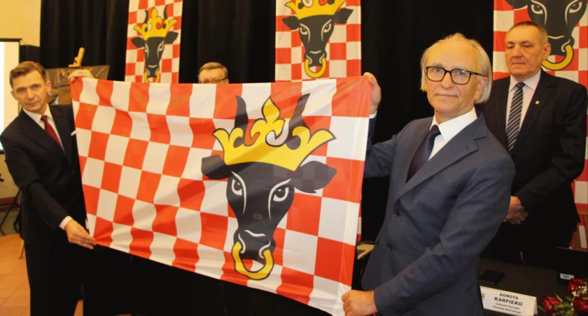 Nowy herb,  flaga i banner Powiatu Kaliskiego