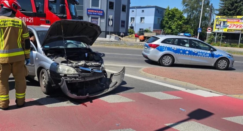 Zderzenie nieoznakowanego radiowozu z samochodem osobowym. Winna policjantka 