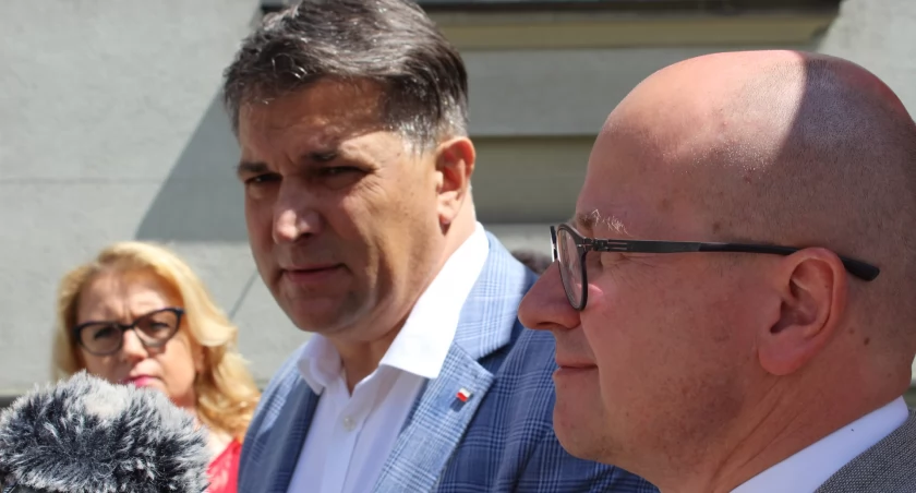 Posłowie bronią czołgu K2  i wydziału lekarskiego w Kaliszu