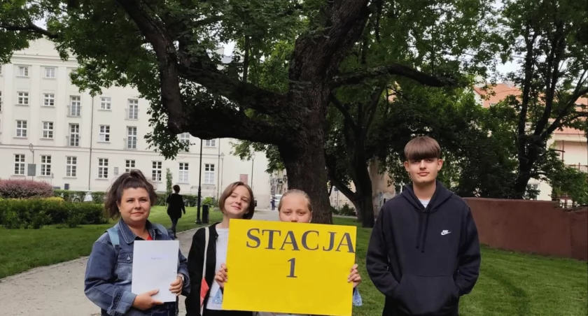 Wędrowali  „Szlakiem średniowiecznych murów obronnych Kalisza”
