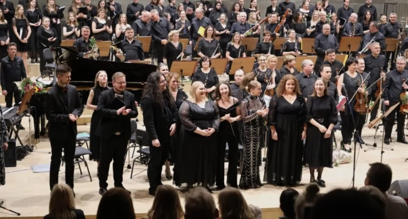    Koncert dyplomowy studentów WP-A z Orkiestrą Symfoniczną Filharmonii Kaliskiej zakończony owacją na stojąco