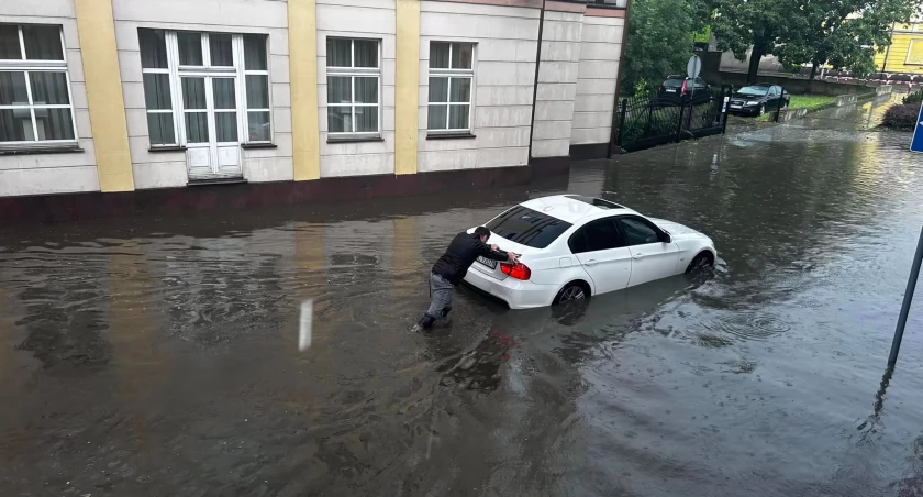 Nawałnica nad Kaliszem, ulice pod wodą