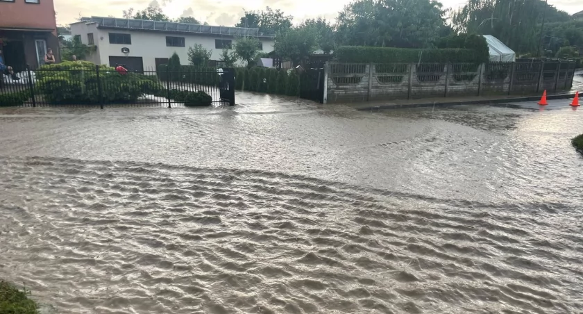 Bilans nawałnicy nad regionem. Setki strażaków w akcji
