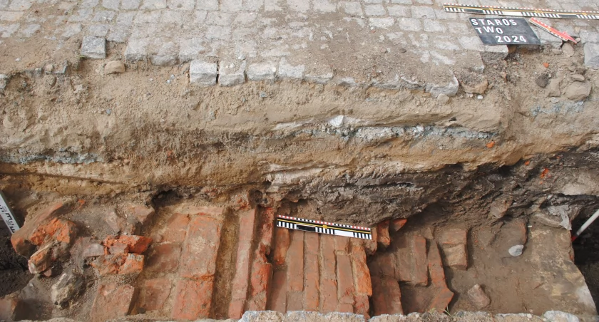 Co archeolodzy okryli przy budynku kaliskiego starostwa?