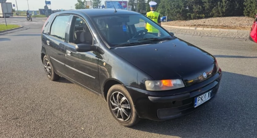 Kolizja na Rondzie Solidarności. Jeden z kierowców porzucił auto na środku jezdni i... zniknął