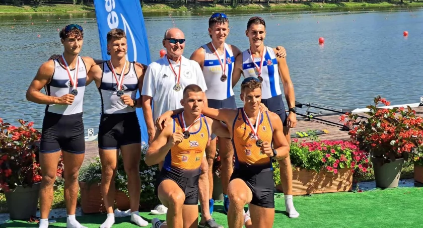 Mistrzowskie trofea kaliskich wioślarzy