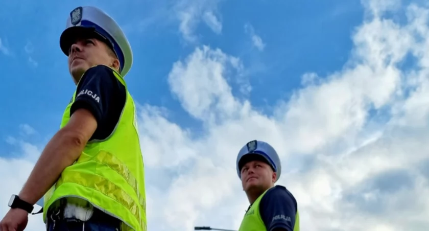 Kobieta potrącona na pasach na oczach policjantów