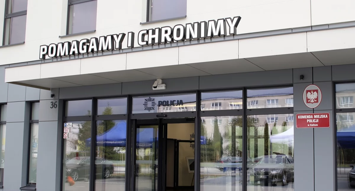 Ustalono sprawcę skandalicznych napisów wzdłuż Wału Matejki. Usłyszał zarzut nawoływania do zbrodni