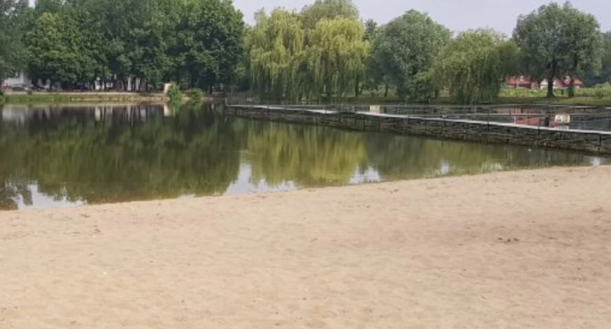 Zamknięte kąpielisko w Brzezinach? Nie! Funkcjonuje jak najlepiej!