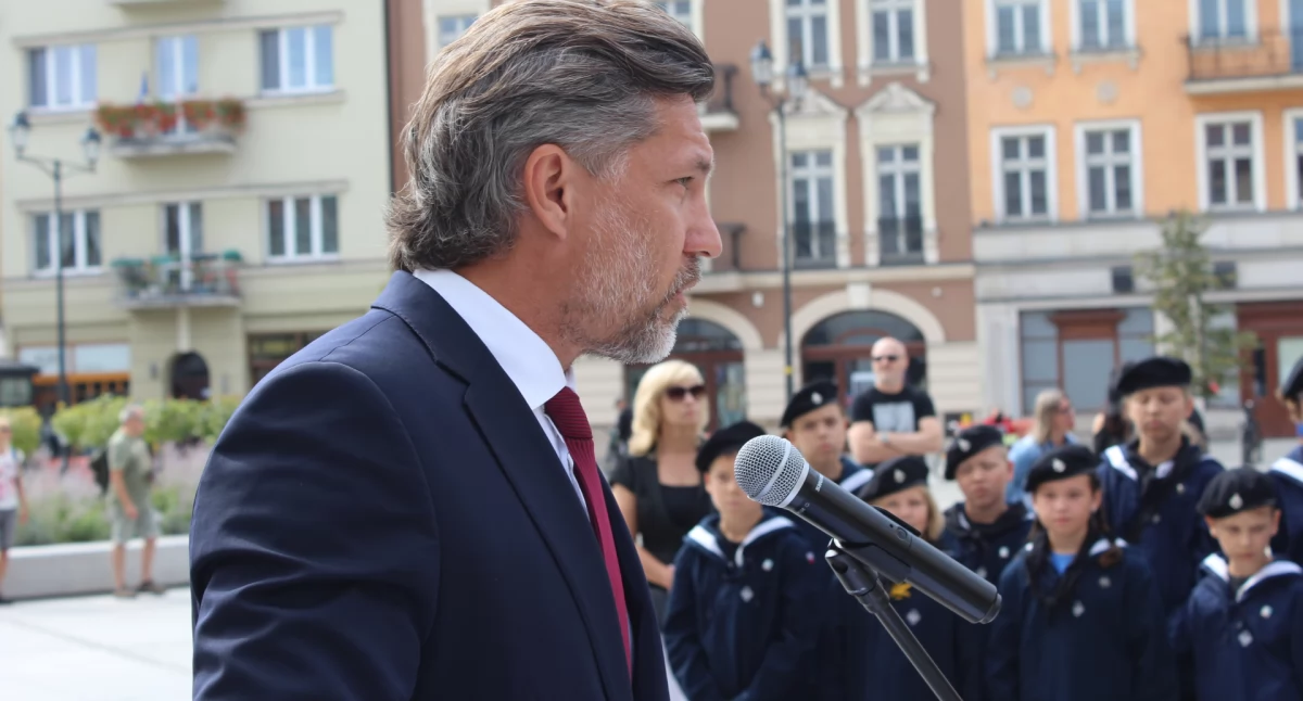 Dzień, który dramatycznie zmienił  życie milionów Polaków na pokolenia