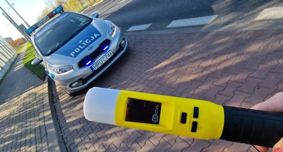 Pijany motorowerzysta wiózł pijanego pasażera