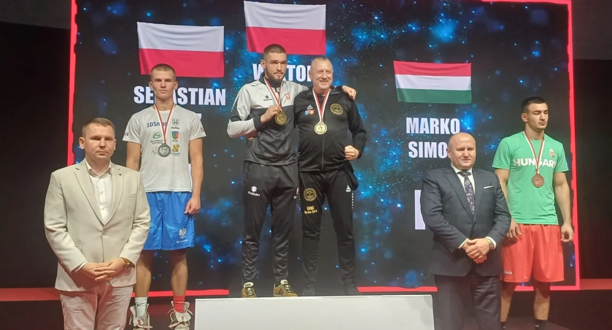 Turniejowe podium boksera KS Ziętek Team
