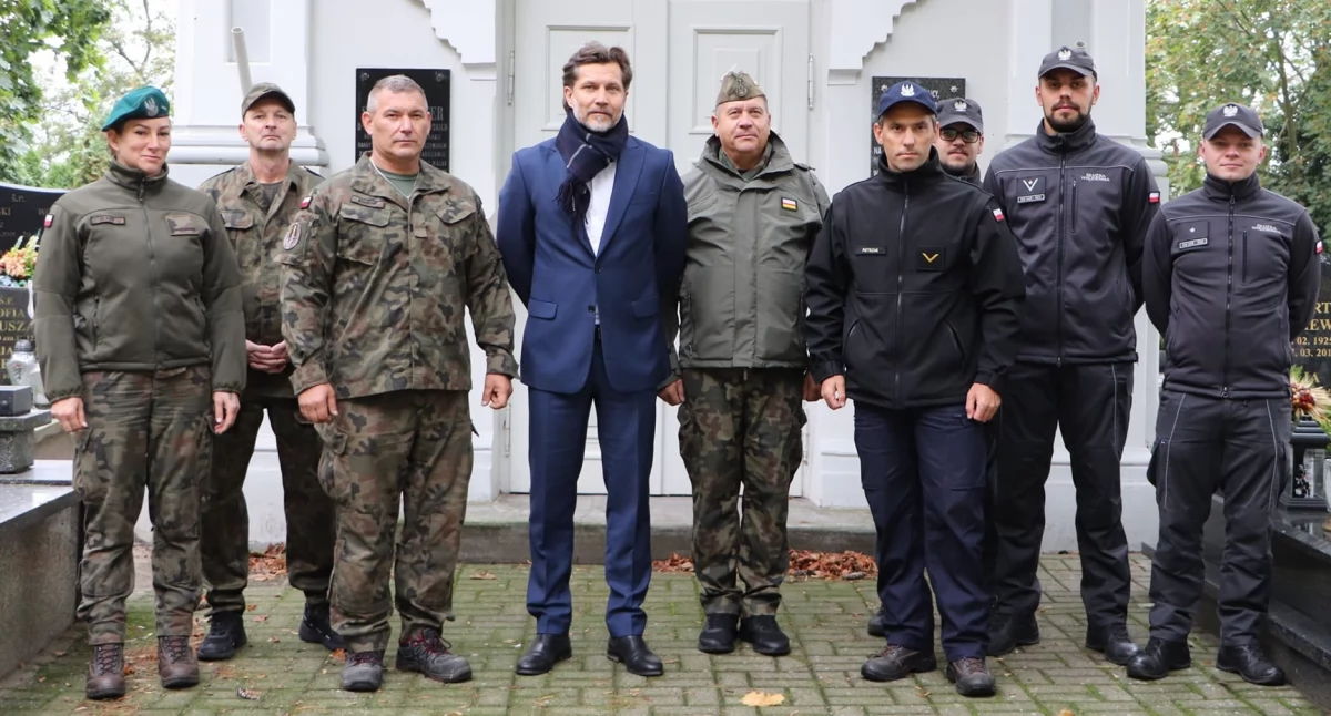 Prezydent podziękował wolontariuszem dbającym o Cmentarz Wojskowy na Majkowie