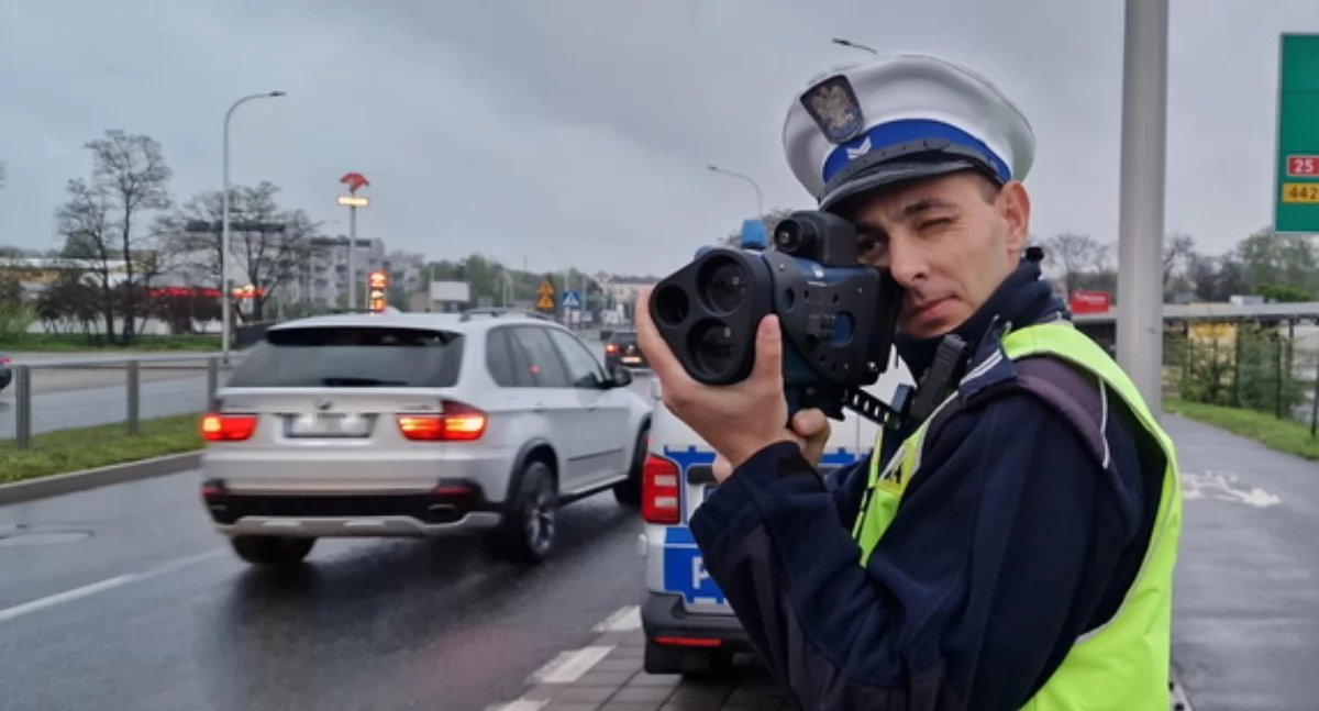 19-latek pędził w terenie zabudowanym z prędkością 130 km/h