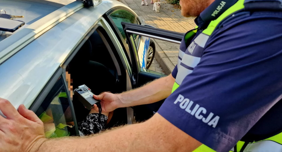 Policjant w czasie wolnym od służby zatrzymał pijanego kierowcę