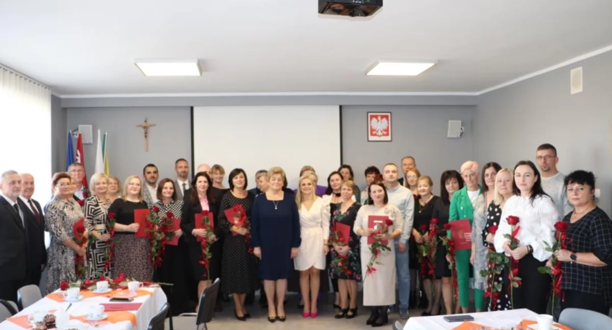 Nagrodzeni nauczyciele i pracownicy szkół w gminie Blizanów 