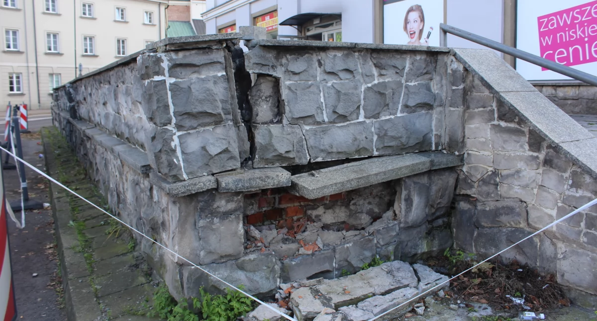 Co z podestem przy dawnym Pedecie?