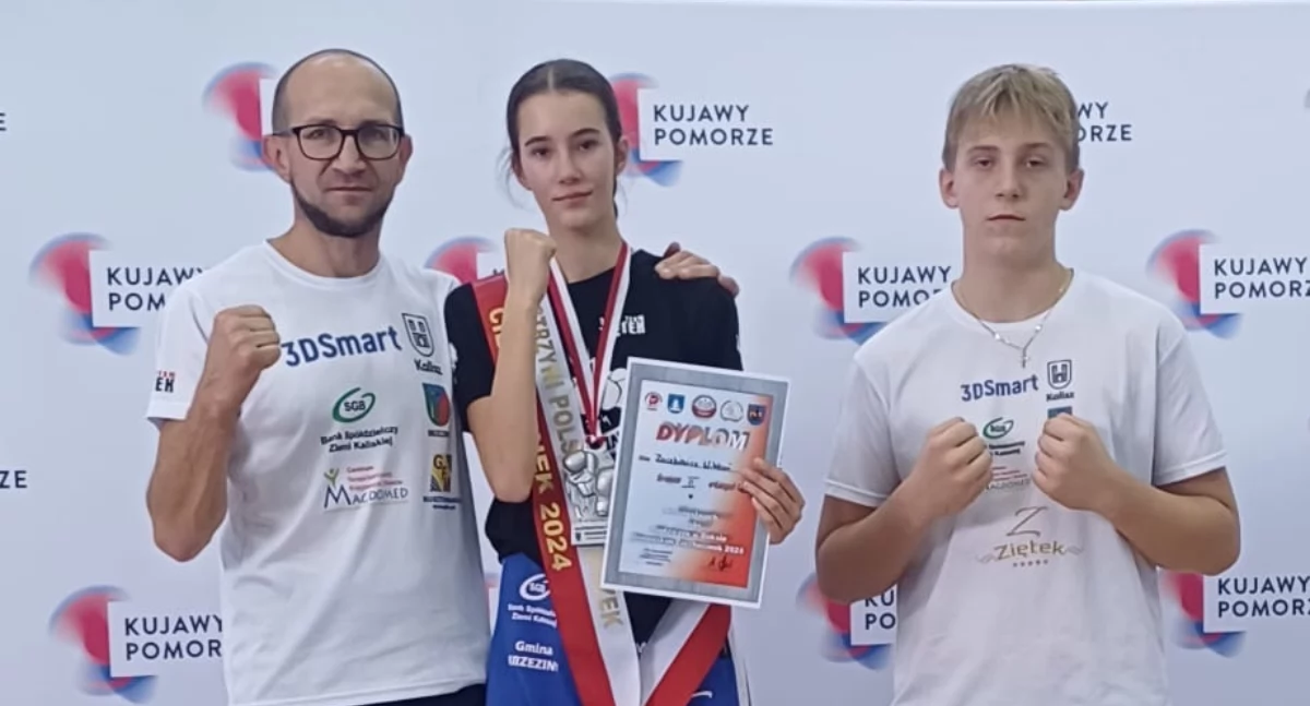 Młodzik i młodziczka na bokserskim podium