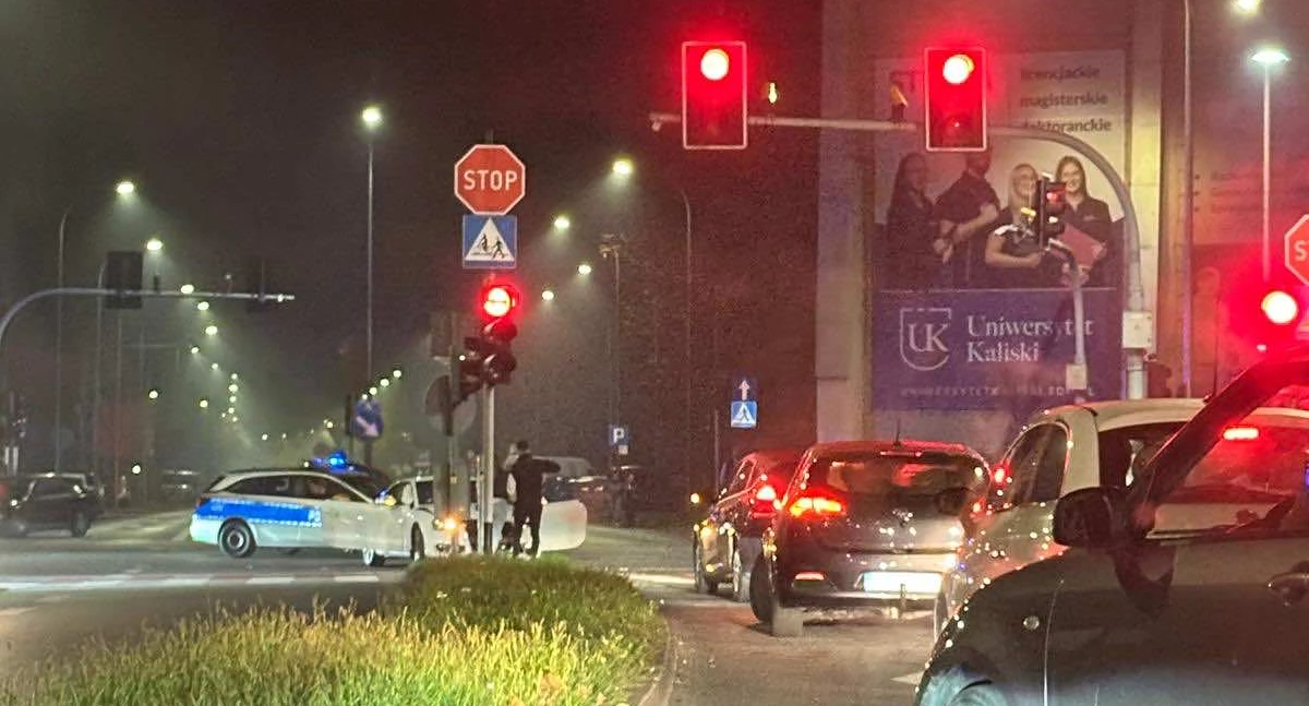 Zderzenie dwóch osobówek na skrzyżowaniu ul. Majkowskiej i al. Wojska Polskiego