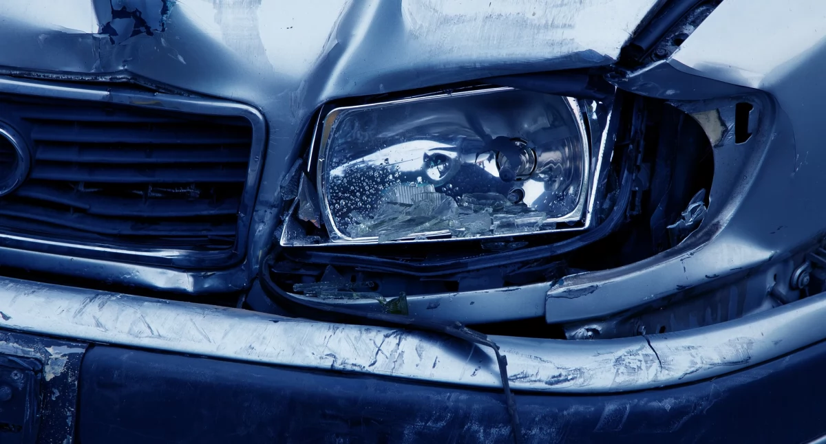 Uderzyła BMW w ścianę budynku. Za kierownicą kompletnie pijana 35-latka