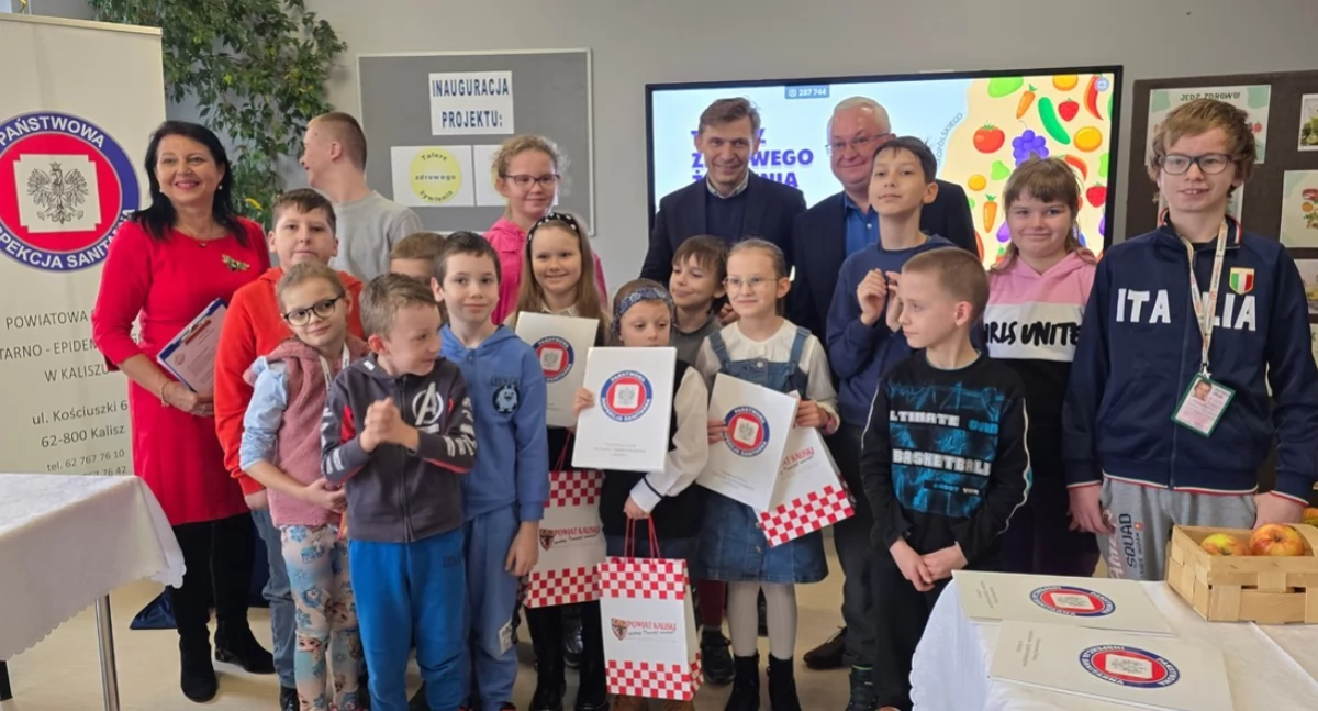 Dzieci stworzyły talerz zdrowego żywienia
