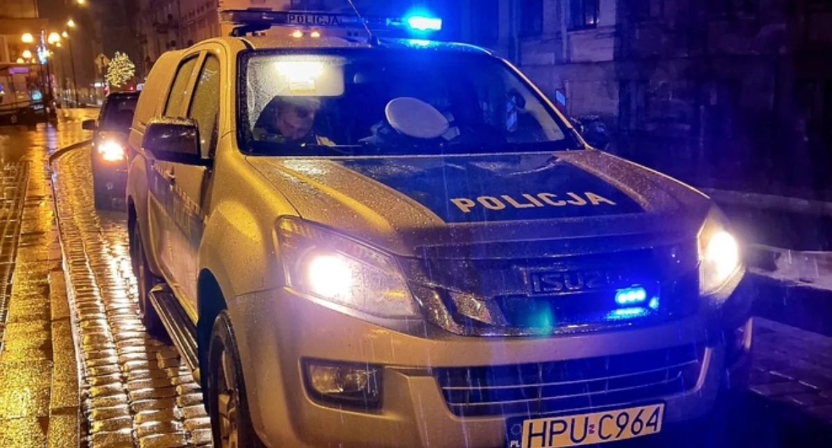 Nocna interwencja służb w Parku Miejskim. Młody mężczyzna w Kanale Bernardyńskim