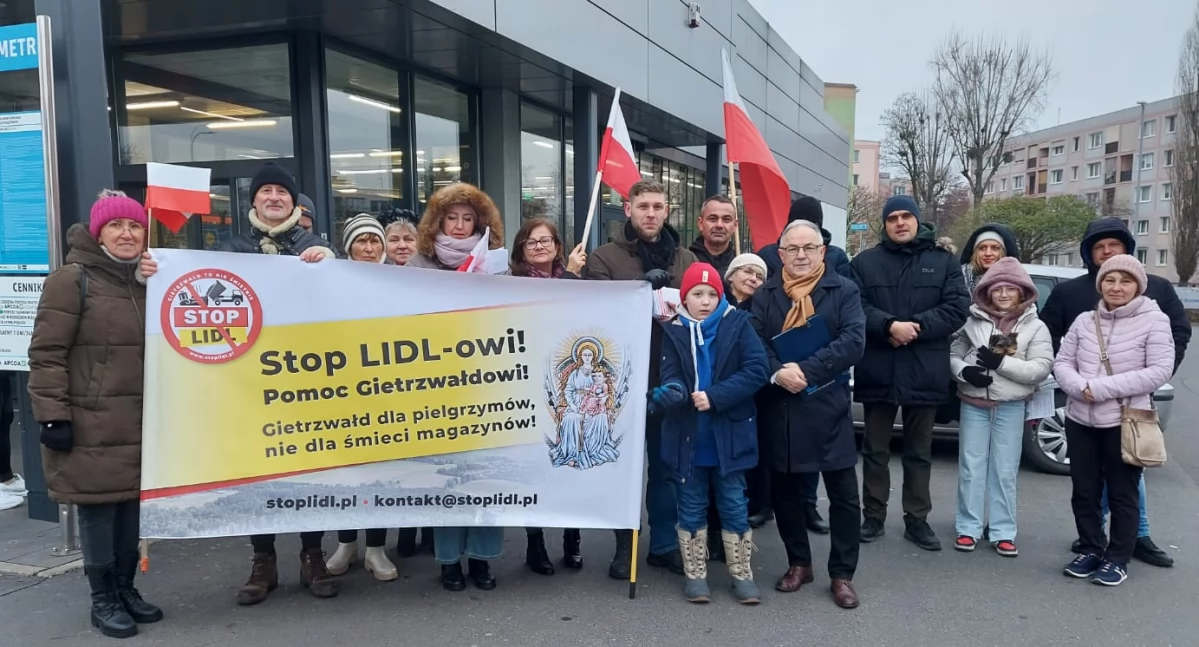Pikieta pod Lidlem. Czego domagają się protestujący?