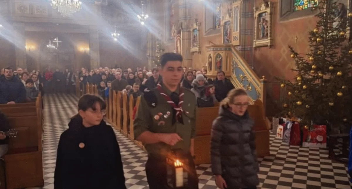 Harcerze z Lisich Szeregów przekazali Betlejemskie Światło Pokoju