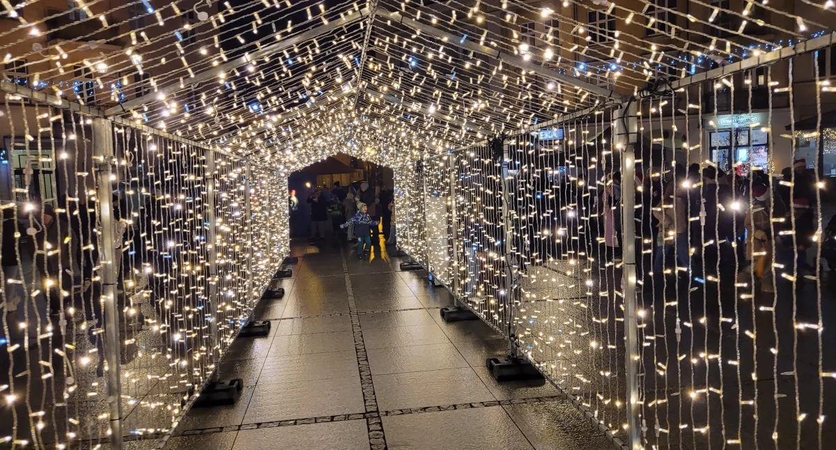 Świąteczne iluminacje w mieście i ich magia