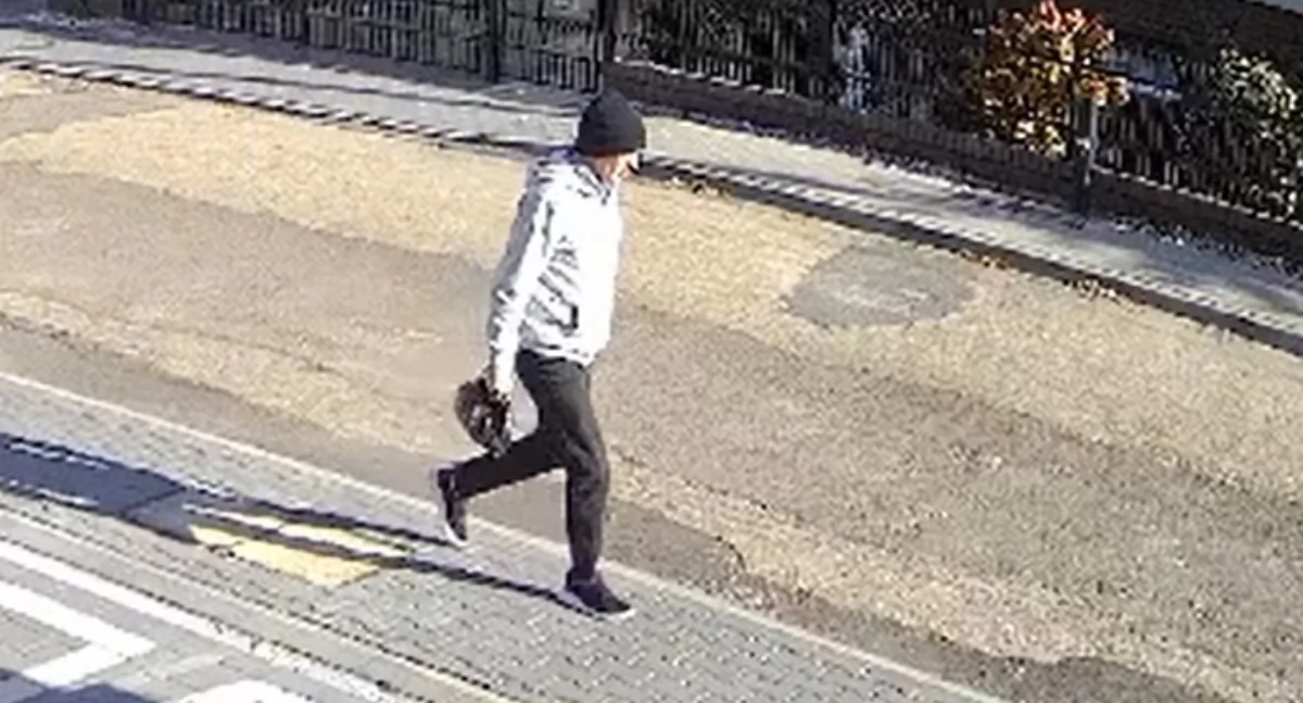 Mieszkanka powiatu kaliskiego oszukana na dużą kwotę. Policja poszukuje mężczyzny ze zdjęcia
