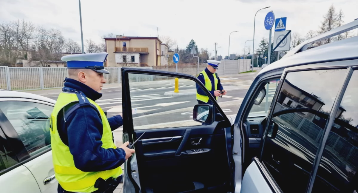 22-latka bez prawa jazdy wsiadła za kierownicę. Konsekwencje mogą być bardzo bolesne