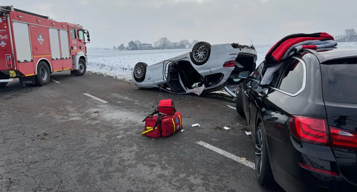 Wypadek Złotnikach w gminie Koźminek. W pojazdach 8 osób, w tym 5 dzieci 