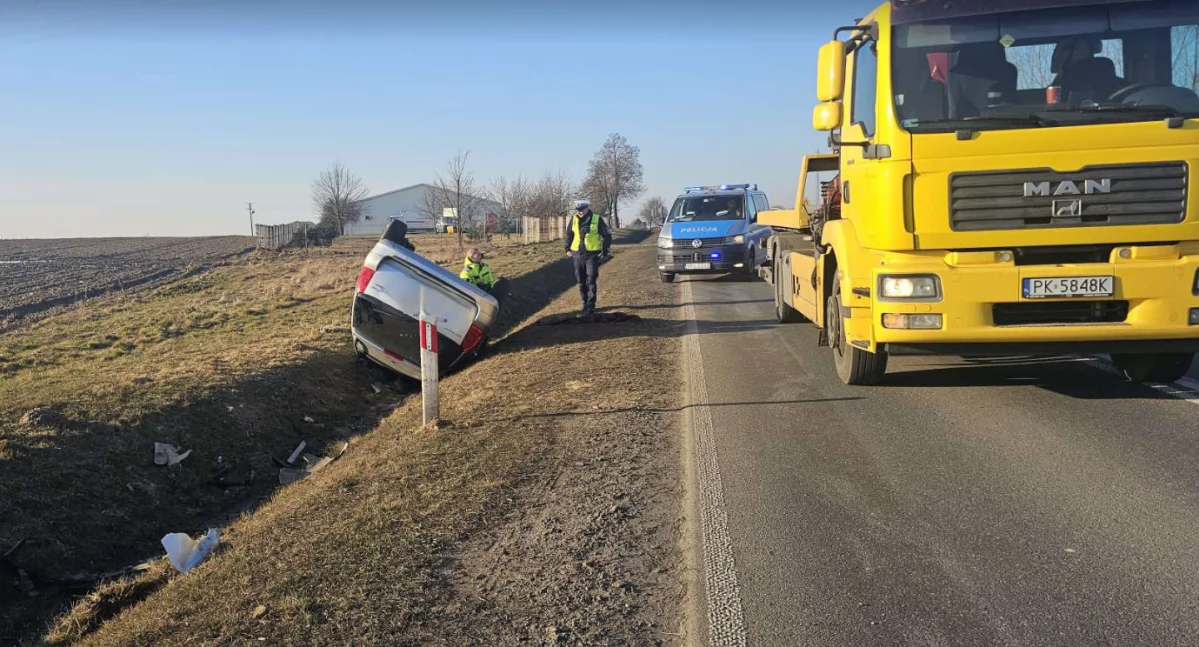 Dachowanie w Skarszewie. Za kierownicą pijany 21-latek