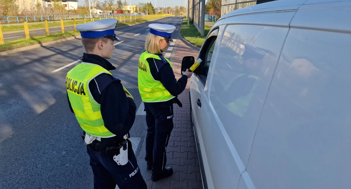Nadmierna prędkość i niesprawne auta. Policja skontrolowała busy i ciężarówki