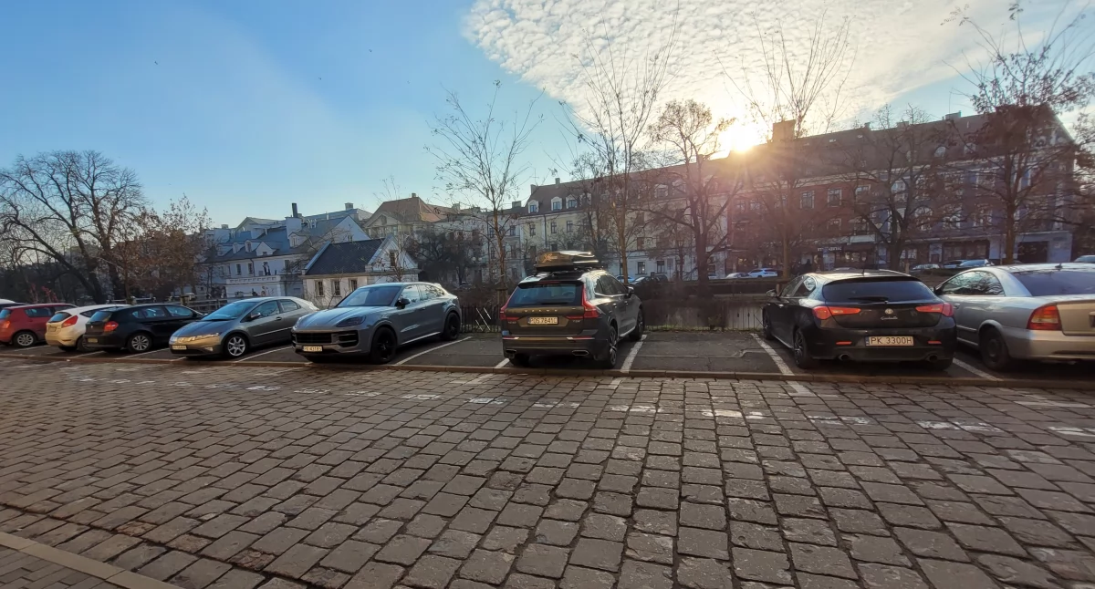Parkingowy problem Kazimierzowskiej i Świętego Stanisława