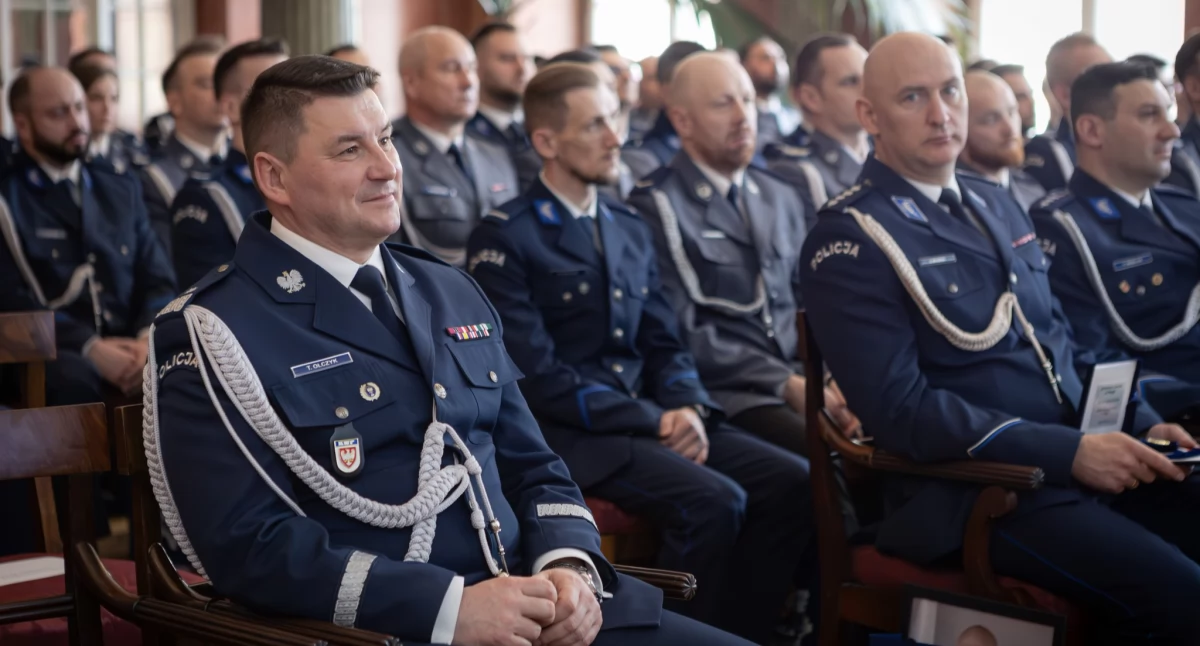 Uratowali ludzkie życie. Kaliscy policjanci uhonorowani „Kryształową Gwiazdą”