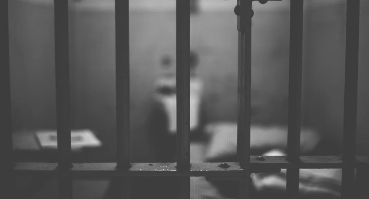 Wchodziła do mieszkań pod pretekstem napicia się wody. 68-letnia kaliszanka i jej wspólnik zatrzymani za rozbój