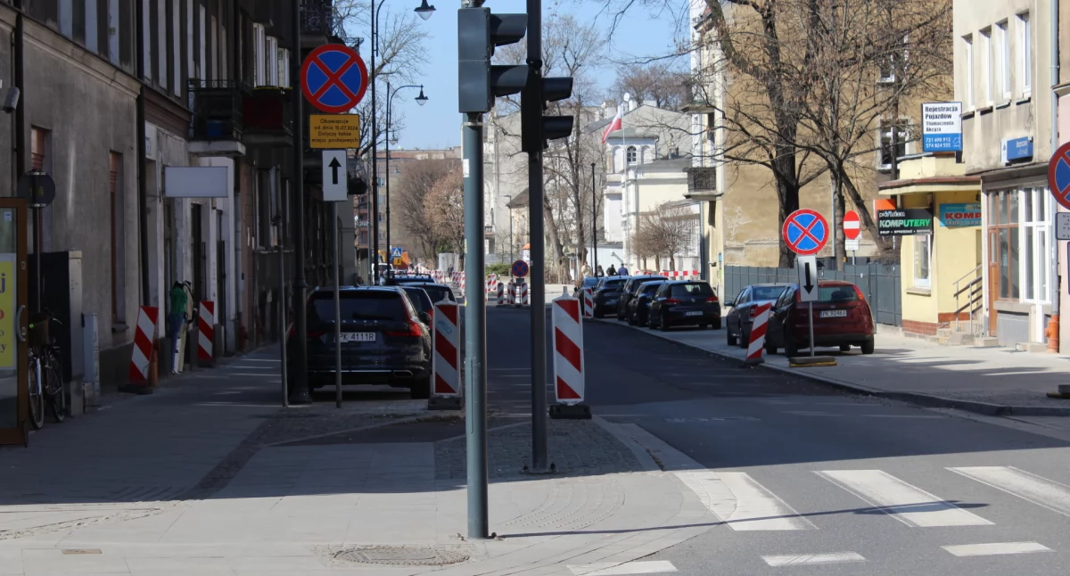 Ulica w centrum miasta wyłączona z  ruchu