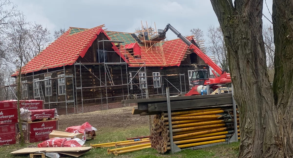 Stara Szkoła w Pieczyskach w nowej szacie