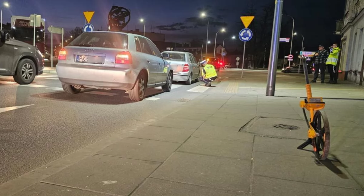 Najechał na tył innego samochodu. Sprawca pijany i bez prawa jazdy