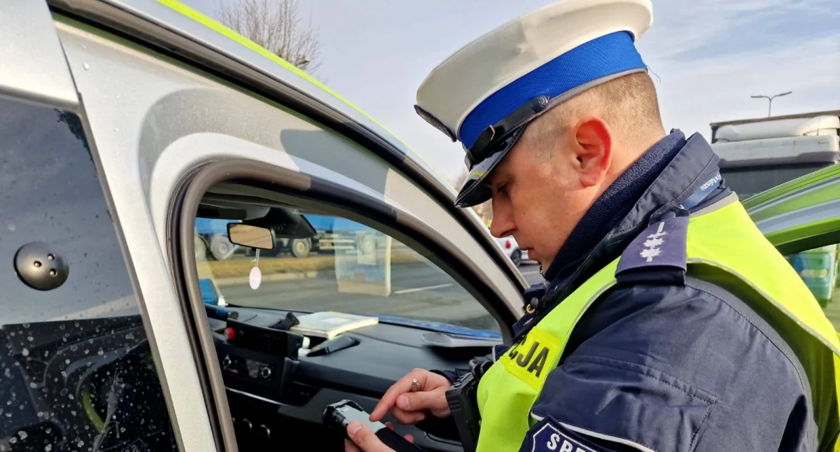 Wsiadł za kierownicę pomimo czterech sądowych zakazów. Tym razem trafił prosto do więzienia