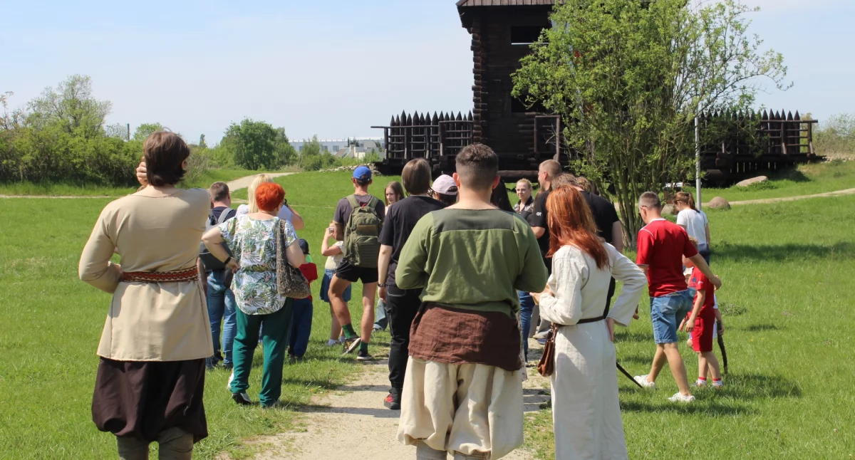 „Na królewskim trakcie” czyli  XXX Jubileuszowy Jarmark  Archeologiczny na Zawodziu